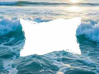 波の質感が際立つ、水色の海面クローズアップ