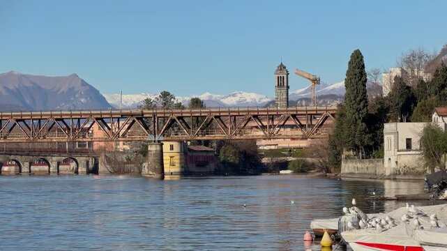 ponti sul fiume adda a lecco in italia