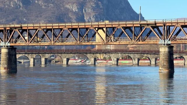 ponti sul fiume adda a lecco in italia