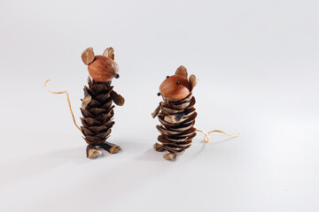 Fototapeta premium Whimsical handmade pinecone mice crafted from natural materials, ideal for eco branding, DIY blogs, seasonal marketing, educational content, nature-inspired product packaging,
