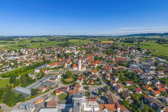 Die Marktgemeinde Dietmannsried im Oberallg&auml;u aus der Vogelperspektive