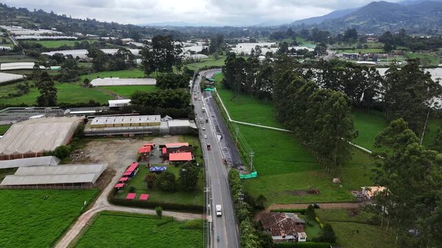 Video a&eacute;reo capturado con drone, sobre el Tramo 2 de la doble calzada de La Ceja a Rionegro, en construcci&oacute;n, Diciembre de 2025