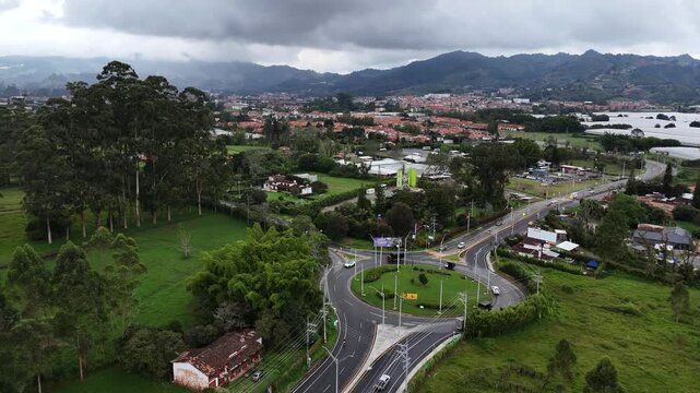 Video a&eacute;reo capturado con drone, sobre el Tramo 2 de la doble calzada de La Ceja a Rionegro, en construcci&oacute;n, Diciembre de 2025