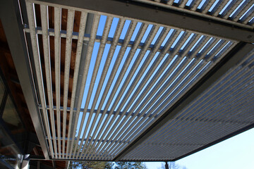 Pergola brise soleil horizontal à lames fixes aluminium