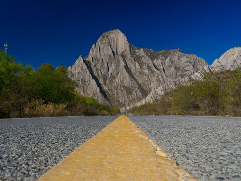 Carretera y monta&ntilde;a