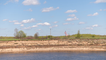 The "Do Not Throw Anchors" sign on the riverbank