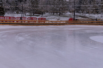 an empty ice rink in the park