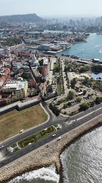 Baluarte de San Francisco Javier, Cartagena de Indias: Vista A&eacute;rea de Murallas y Centro Hist&oacute;rico | Aerial View of the Bastion, Historic Walls and Colonial City in Colombia.