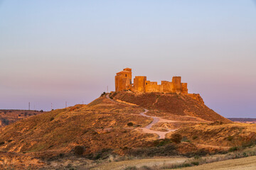 Obraz premium Evening light illuminating Castillo de Montearagon in Aragon