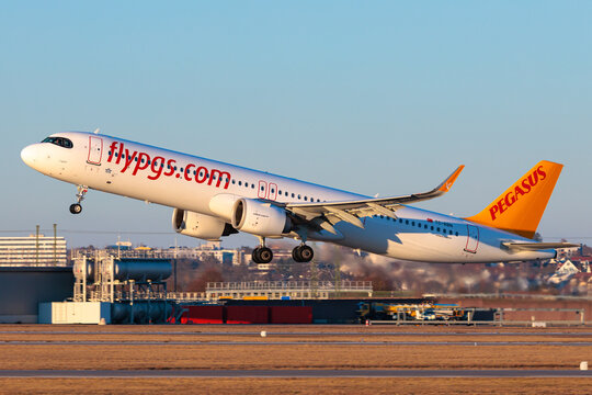 Pegasus "flypgs.com" Airbus A321neo takeoff. | STUTTGART, January 05 2026
