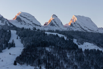 Sonnenaufgang an den Churfirsten im Toggenburg, Schweiz