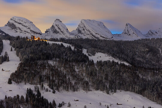 Churfirsten bei Unterwasser am Abend, Schweiz