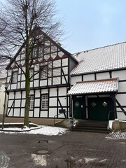Blick in das verschneite Zentrum der Gemeinde Ascheberg im M&uuml;nsterland