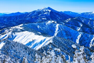 冠雪の尾瀬の燧ヶ岳