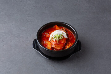 Korean Spicy Braised Fish in Red Chili Sauce, Top View 매운 고추 양념의 한국식 생선조림 상차림
