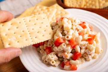 Macaroni Tuna salad with elbow pasta and canned tuna, served with saltine crackers. Easy and healthy recipe.