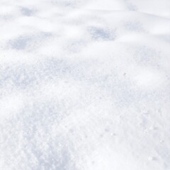 Obraz premium A vibrant snowboard rests atop a thick blanket of fresh, powdery snow, surrounded by glistening snowflakes under a clear blue sky.