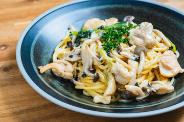 鶏肉とキノコのクリームパスタ