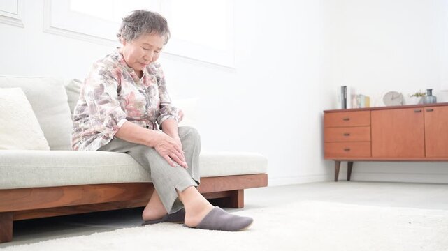 後期高齢者の膝の痛みや関節の痛みなど摩るのイメージ動画の全身