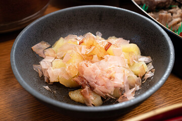 鰹節をたっぷりまぶした数の子料理