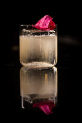 coctel en vaso corto