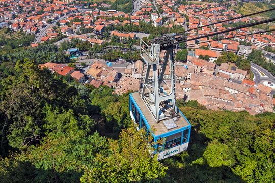 The cable car going between the upper old city and lower suburb. Borgo Maggiore, San Marino