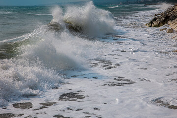 waves crashing on rocks near the sea	