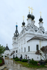 Obraz premium Exploration of murom's stunning churches on a rainy day