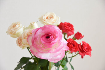 Fototapeta premium 薔薇とラナンキュラス