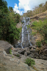 Obraz premium Sarika Waterfall, Nakhon Nayok Province, Thailand, January 4, 2026 : large waterfall located within Khao Yai National Park. The waterfall has multiple tiers, with clear, strong water flowing year-roun