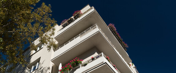 ARCHITECTURE - A classic modernist tenement house in Gdynia