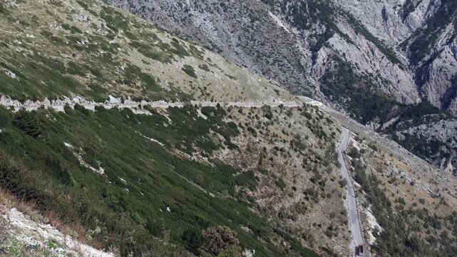 Steile Felswand und Bergmassiv am Llogara-Pass, Llogara, Qark Vlora, Albanien