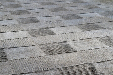  砂紋が描く市松模様の枯山水