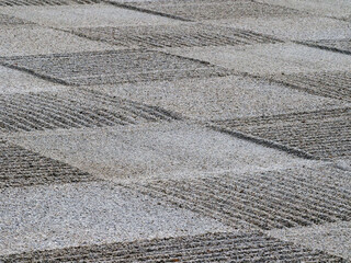  静寂と秩序が響き合う砂の構成美