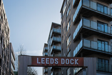 Obraz premium Winter sun on Leeds Skyline from Leeds Dock on the River Aire, Leeds, West Yorkshire, England November 2025.