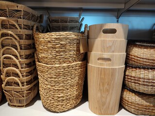 Many different wicker baskets at the store