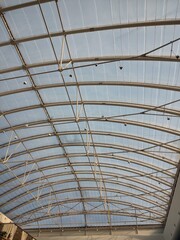 Transparent roof made from polycarbonate