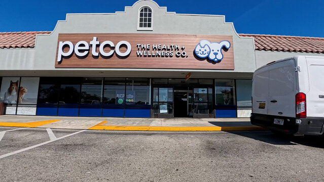 Lakeland Florida Petco retail store exterior
