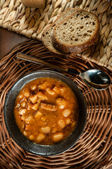 Baked beans in tomato sauce.