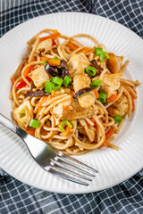 Fried noodles with chicken and vegetables.