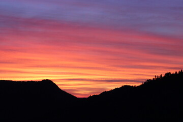 Obraz premium sunset in the mountains