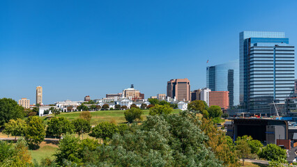 Fototapeta premium Urban landscape of Richmond Virginia USA showing state capital and public green space