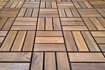 INTERLOCKING WOODEN DECK TILES WITH A GEOMETRIC PATTERN - Warm b