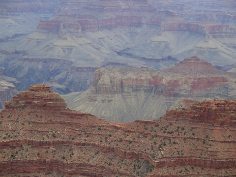 Strates rocheuses color&eacute;es du Grand Canyon

