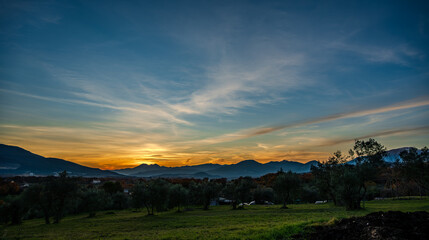 Obraz premium Sunset, especially in some Italian locations, such as Molise and the province of Isernia, is a magical moment that fills the heart with joy and serenity