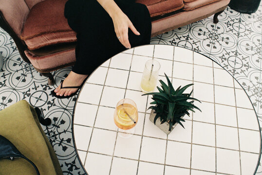 Minimalist caf&eacute; scene with drinks and plant
