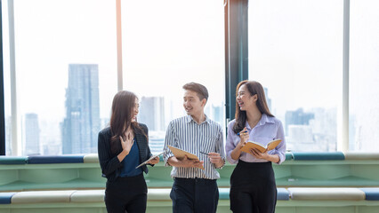 Young entrepreneurs, Gen Z, Young Business, meetings, brainstorming, meeting rooms, office, co-working spaces, young entrepreneurial ideas.