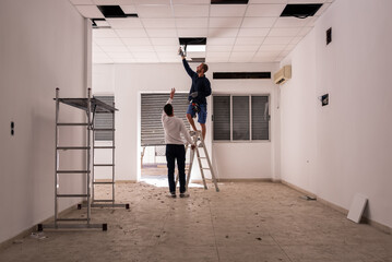 Foreman supervising his employee 