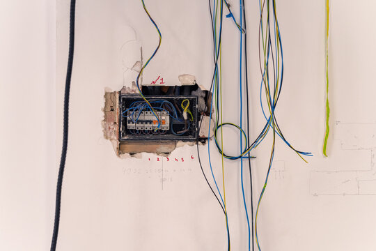Circuit breaker and wiring
