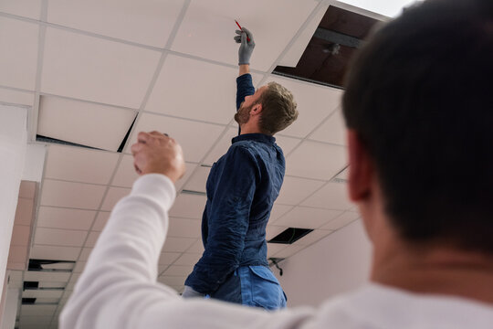 Foreman working with contractor